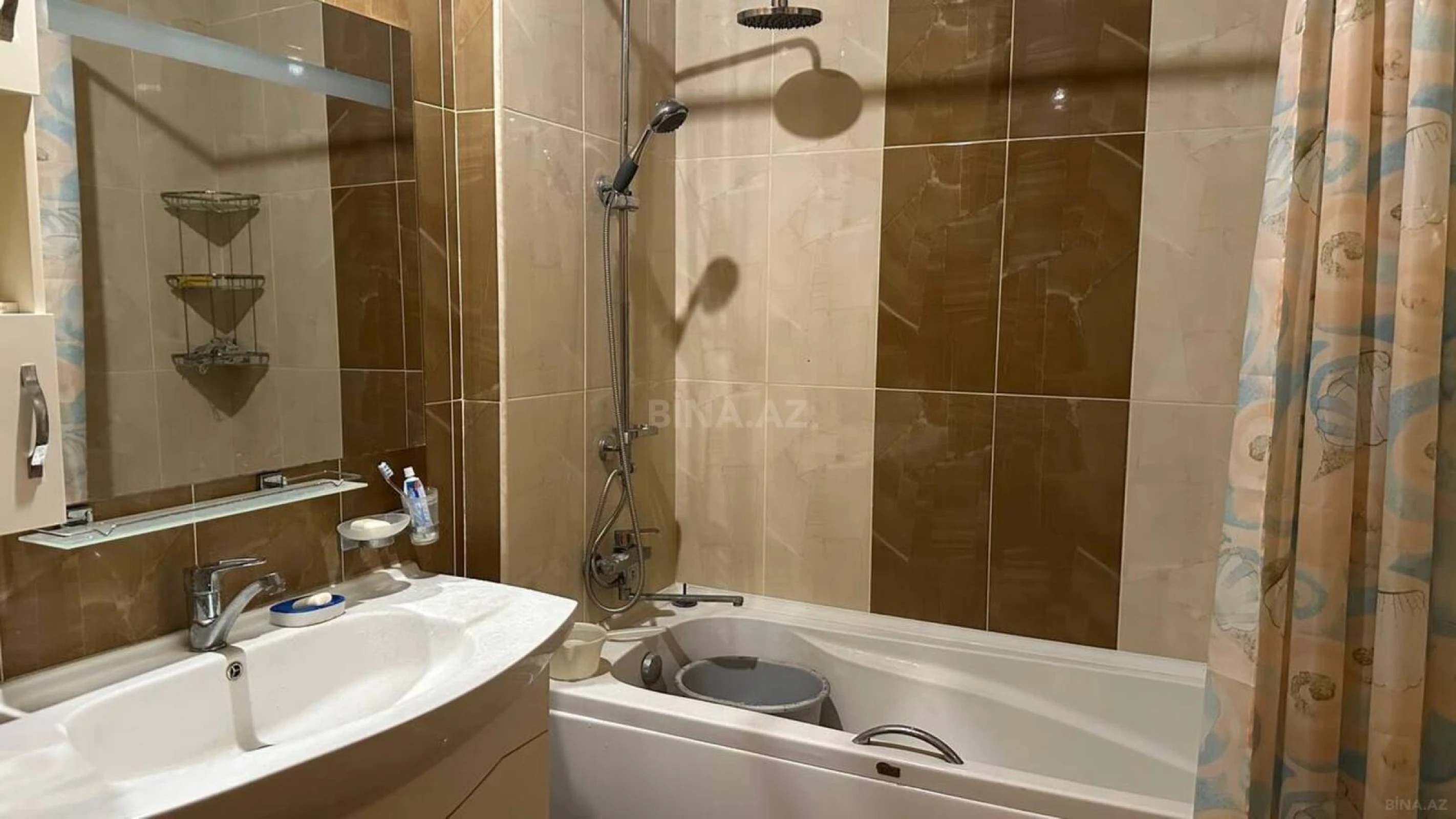 Satılır 3 otaqlı mənzil 137 m²