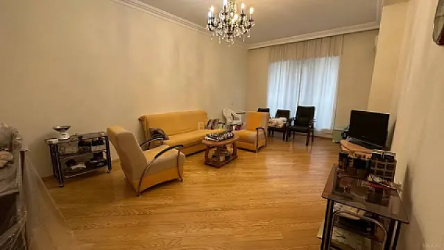 Satılır 3 otaqlı mənzil 137 m²
