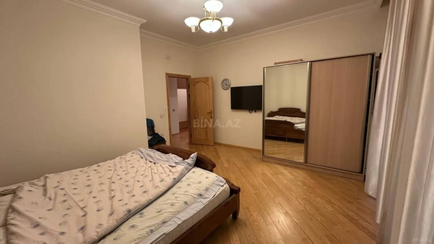 Satılır 3 otaqlı mənzil 137 m²