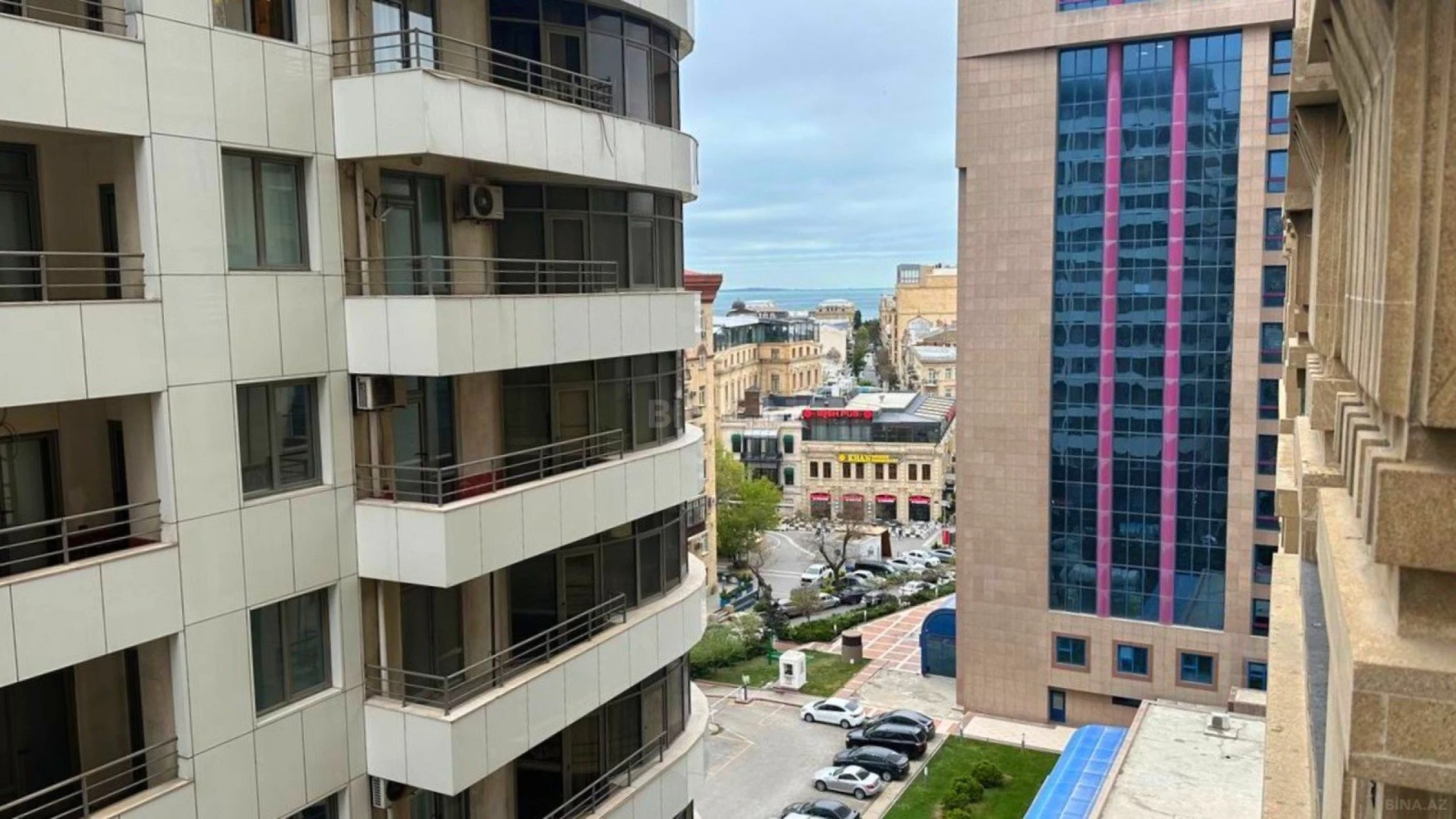 Satılır 3 otaqlı mənzil 137 m²