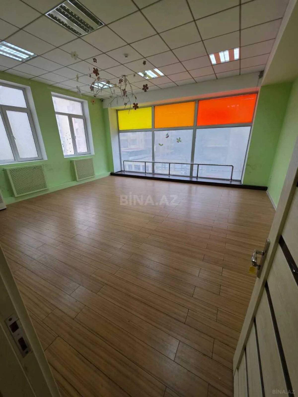 Kirayə verilir 10 otaqlı ofis 550 m²
