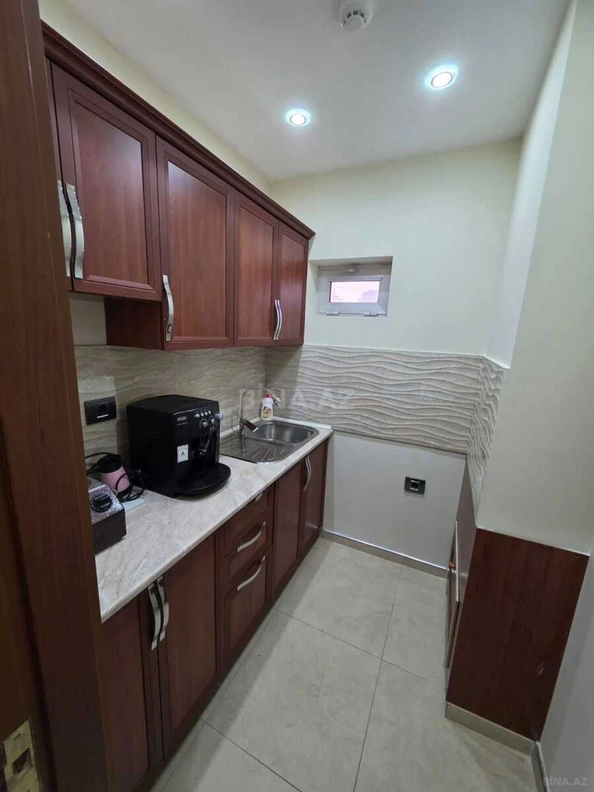 Kirayə verilir 10 otaqlı ofis 550 m²