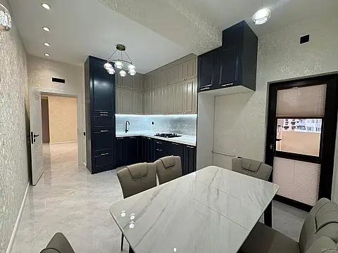 Satılır 3 otaqlı mənzil 107 m²