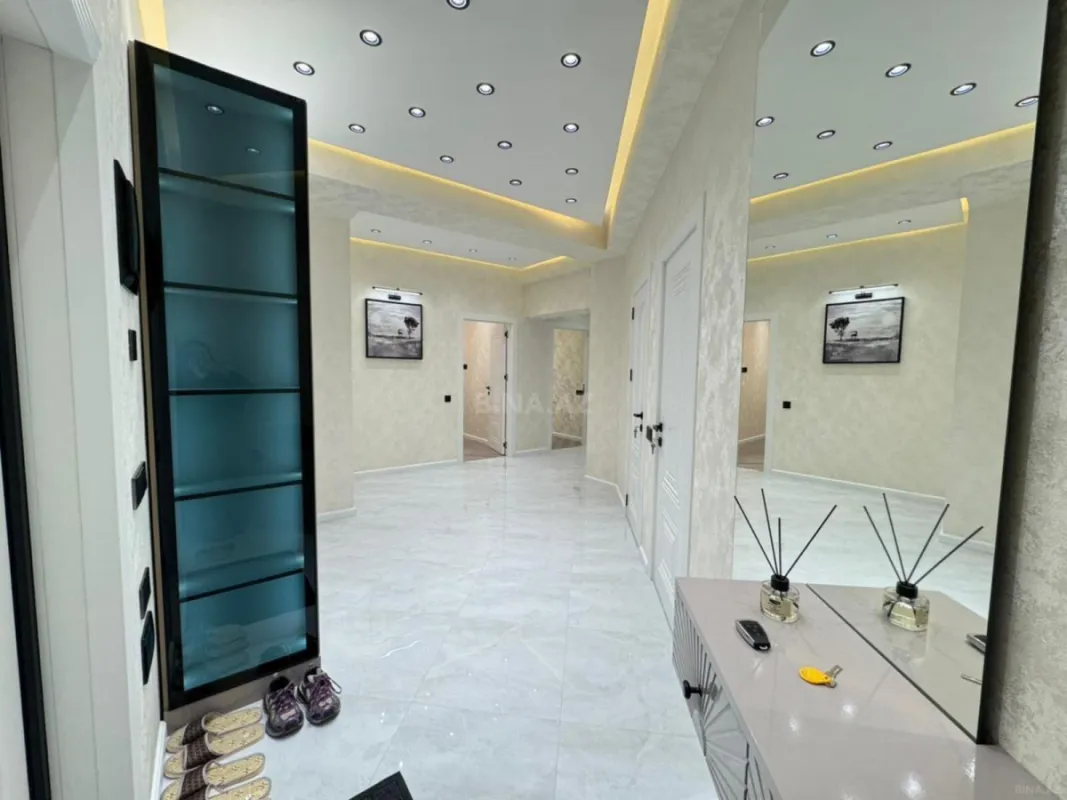 Satılır 3 otaqlı mənzil 107 m²