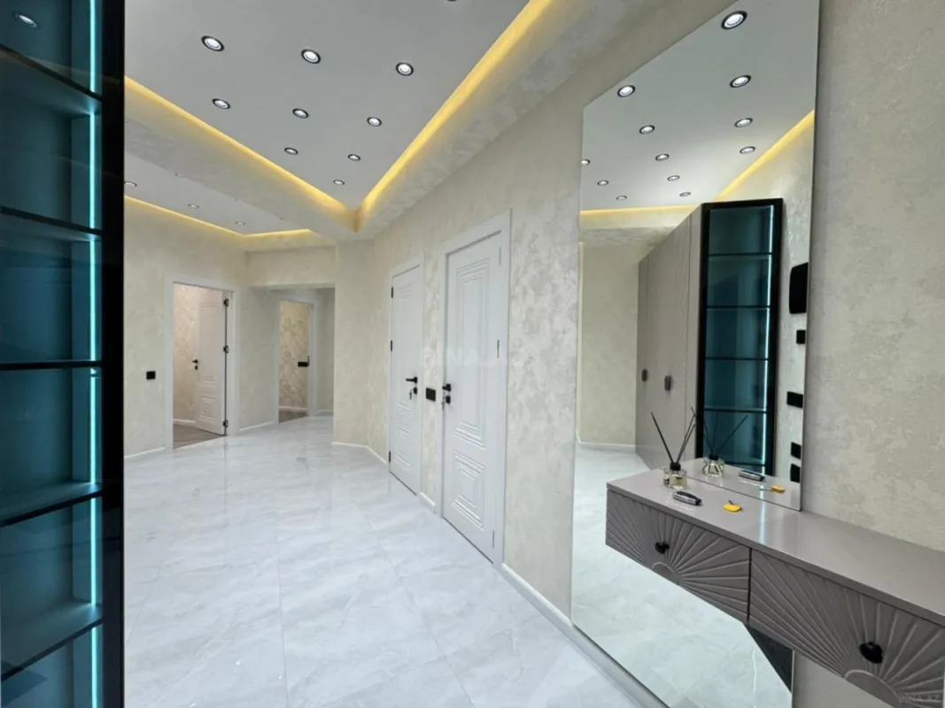 Satılır 3 otaqlı mənzil 107 m²