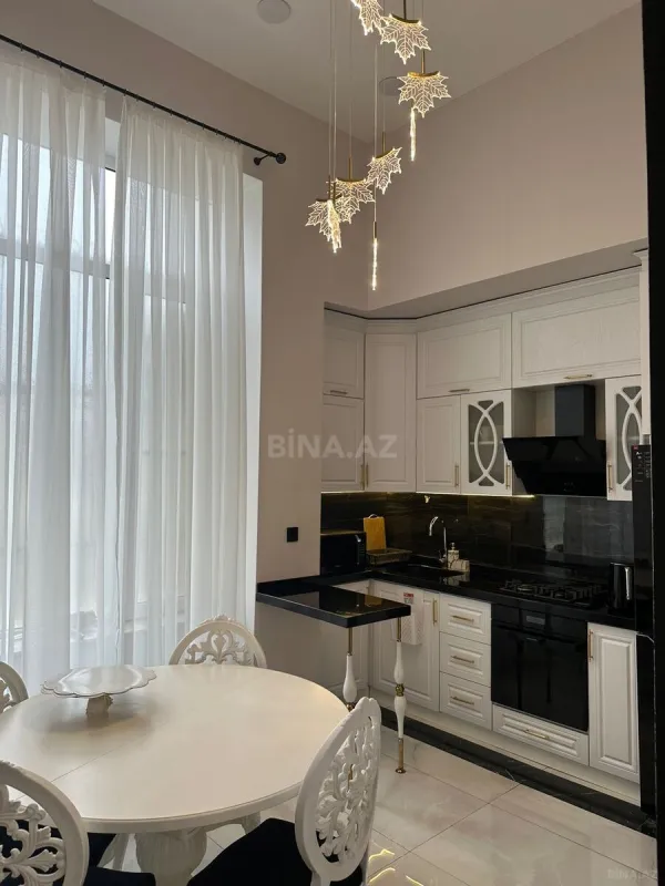 Kirayə verilir 3 otaqlı mənzil 140 m²