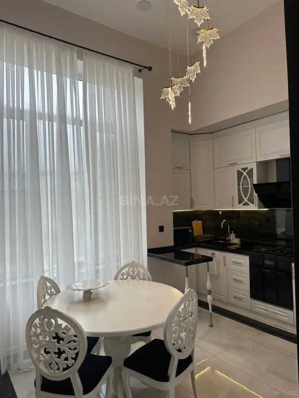 Kirayə verilir 3 otaqlı mənzil 140 m²
