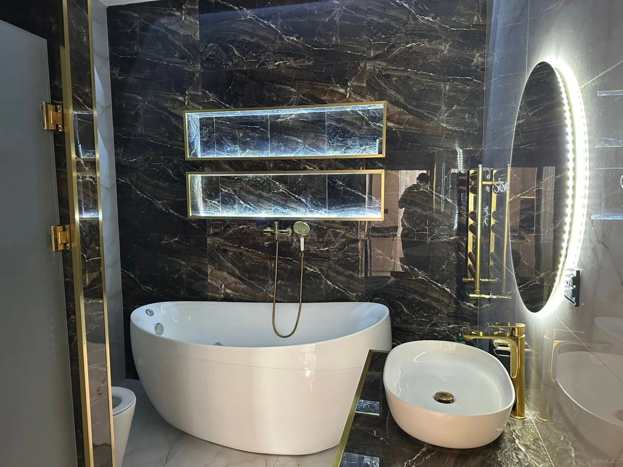 Kirayə verilir 3 otaqlı mənzil 140 m²