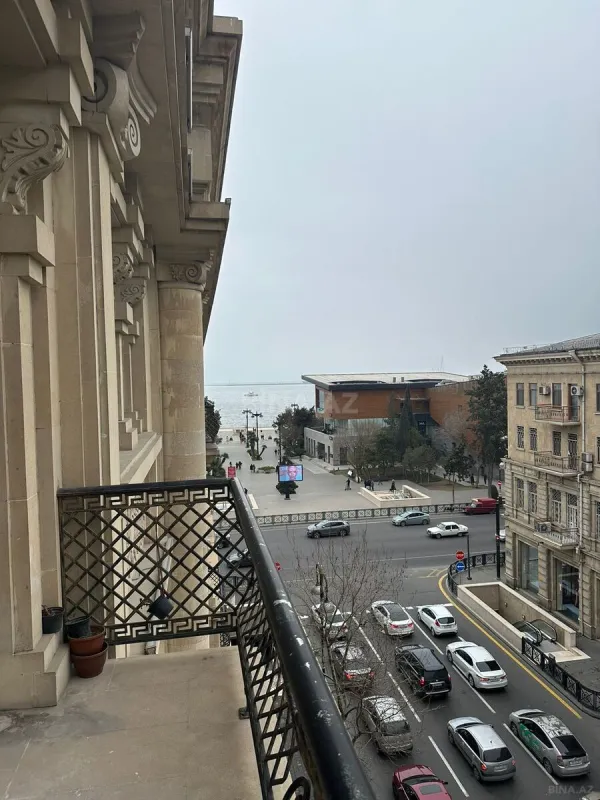 Kirayə verilir 3 otaqlı mənzil 140 m²