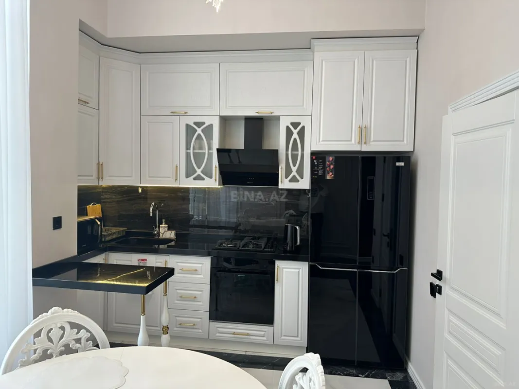 Kirayə verilir 3 otaqlı mənzil 140 m²
