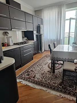 Satılır 3 otaqlı mənzil 125 m²