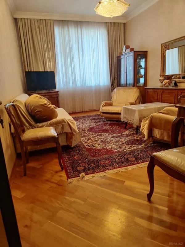 Satılır 3 otaqlı mənzil 125 m²