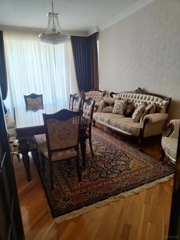 Satılır 3 otaqlı mənzil 125 m²