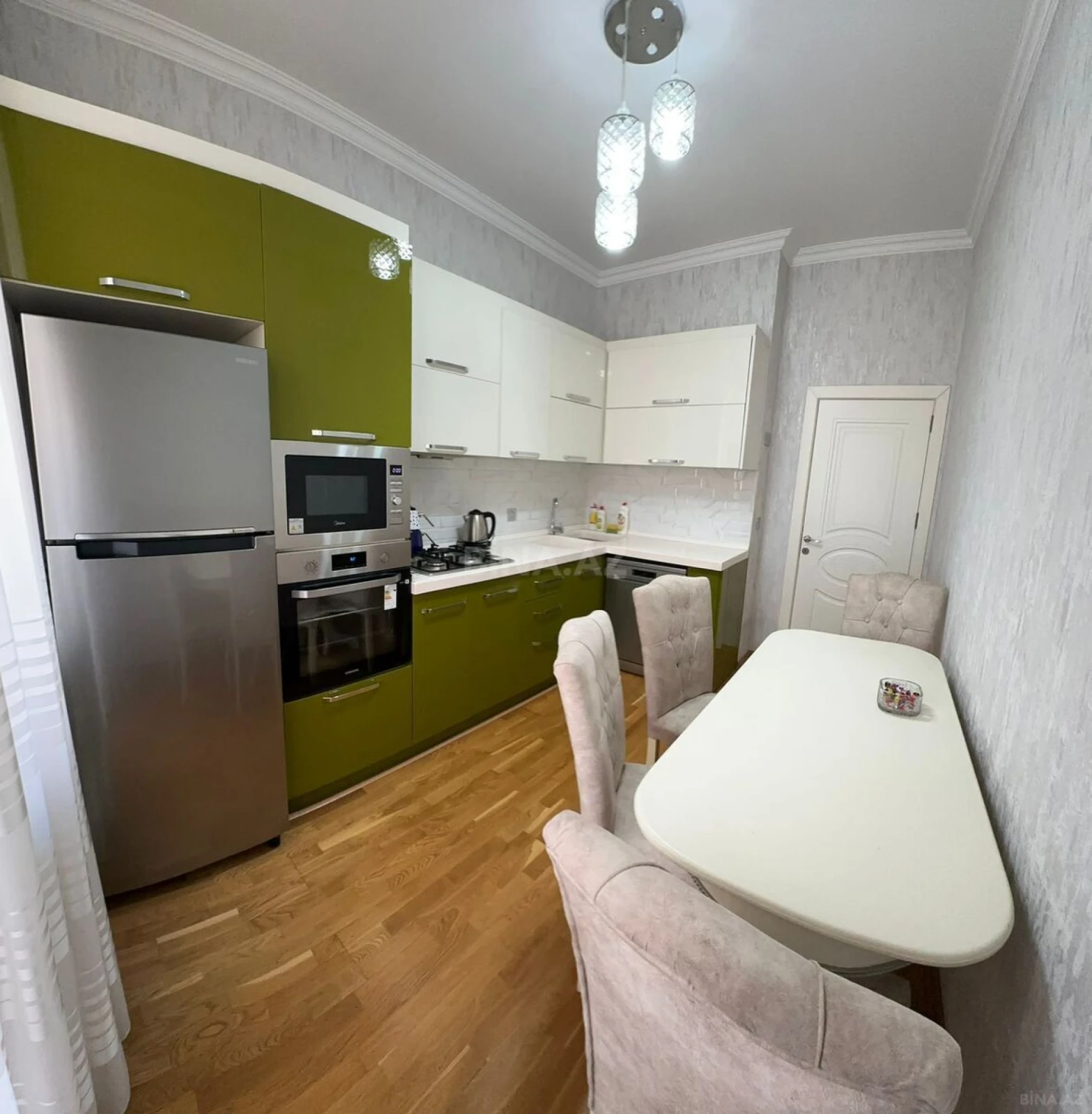 Kirayə verilir 2 otaqlı mənzil 67 m²