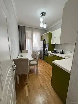 Kirayə verilir 2 otaqlı mənzil 67 m²