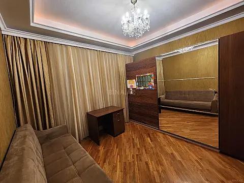Kirayə verilir 5 otaqlı mənzil 200 m²