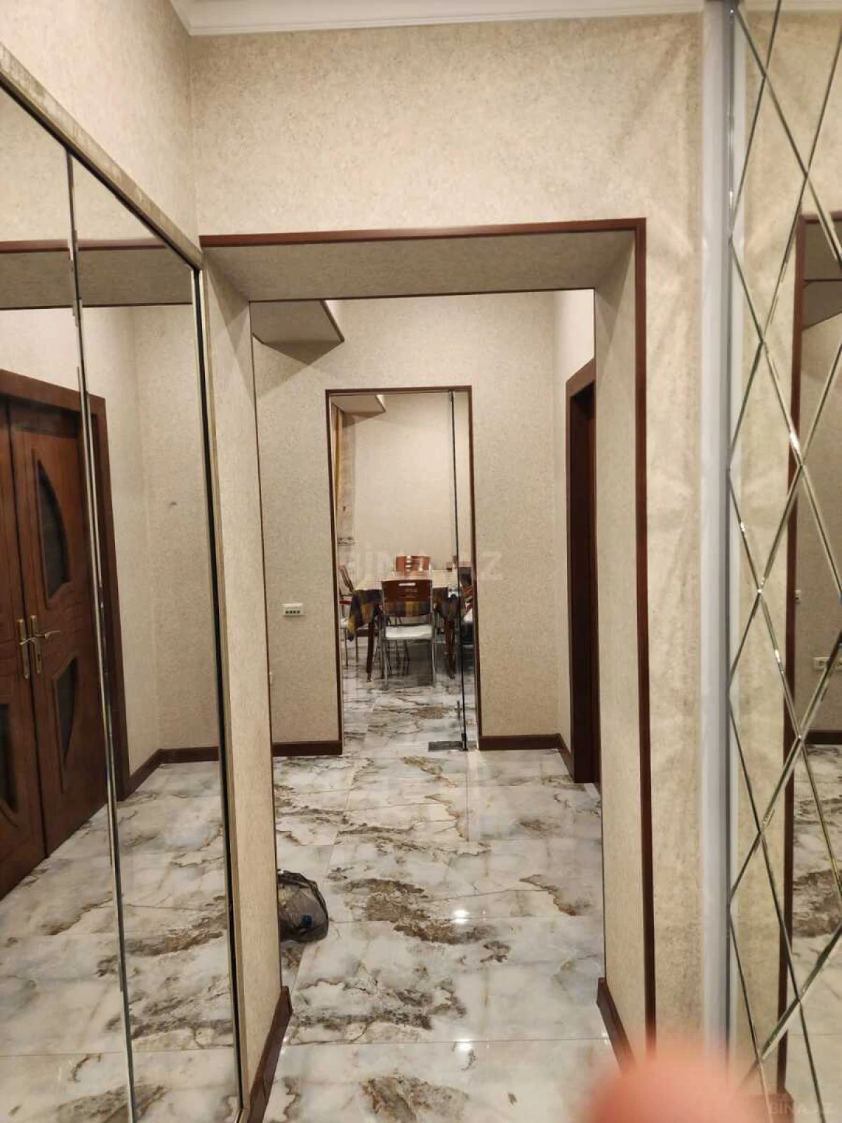 Kirayə verilir 5 otaqlı mənzil 200 m²