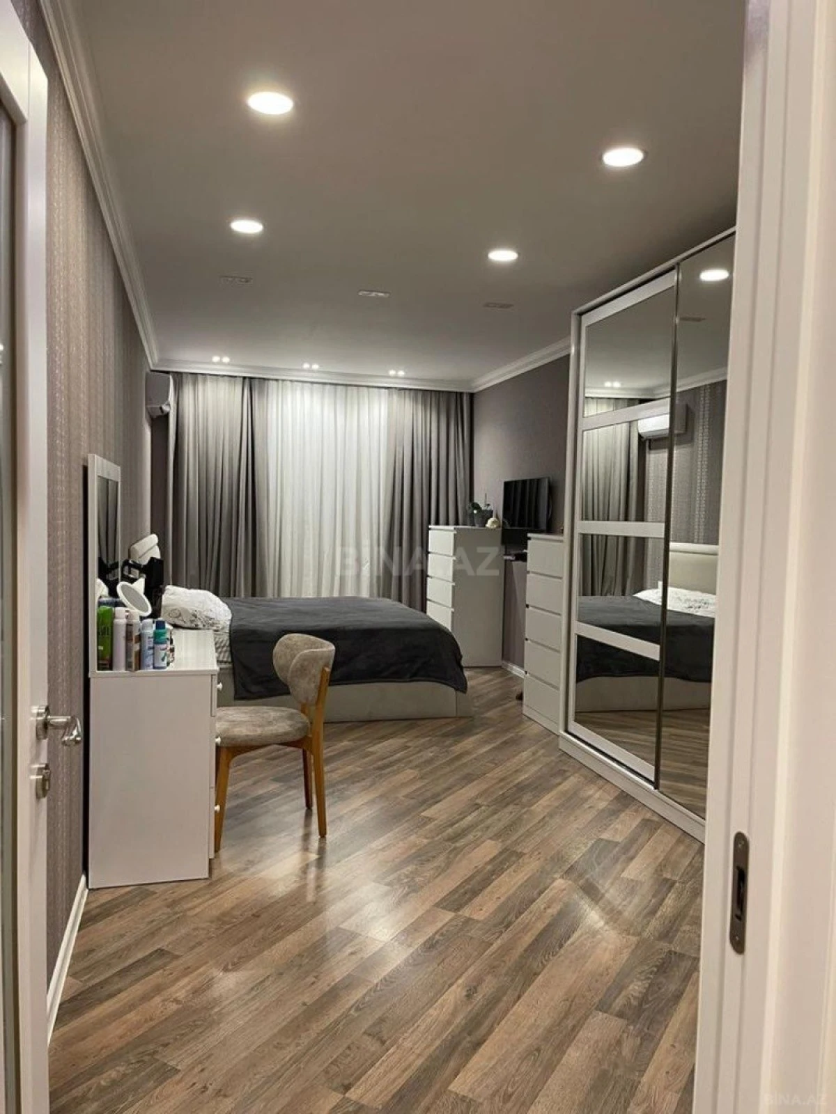 Kirayə verilir 3 otaqlı mənzil 101 m²