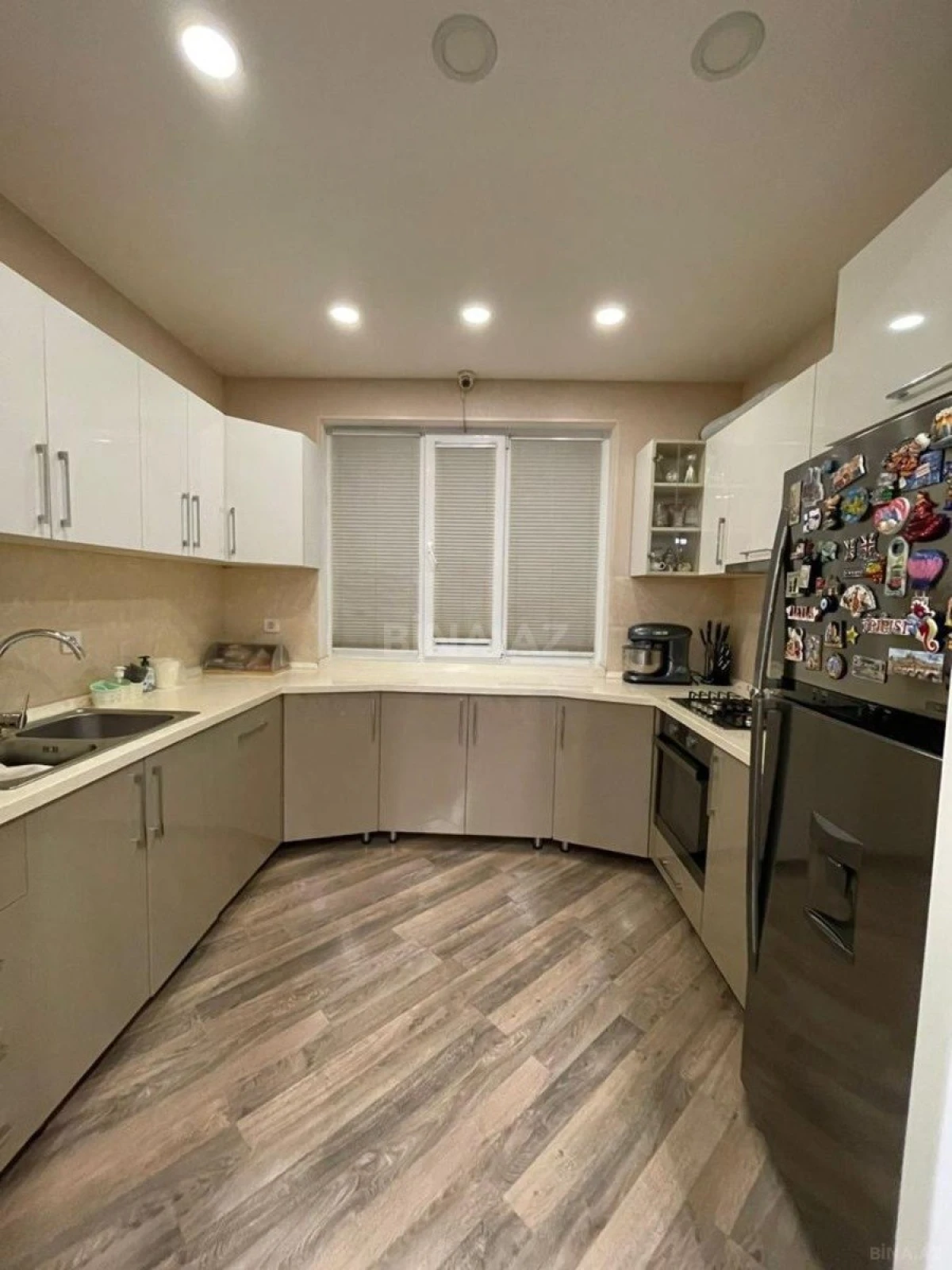 Kirayə verilir 3 otaqlı mənzil 101 m²