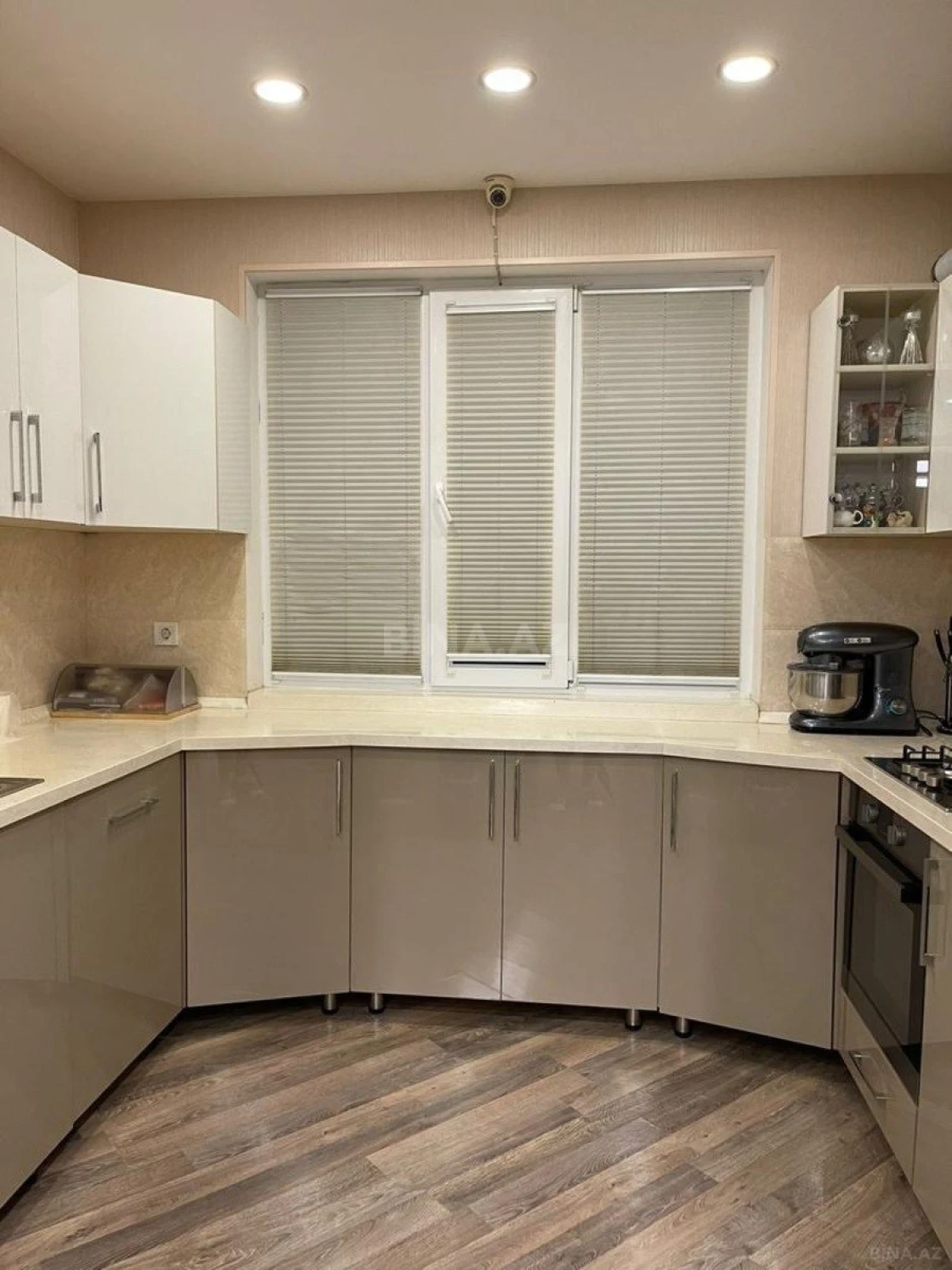 Kirayə verilir 3 otaqlı mənzil 101 m²