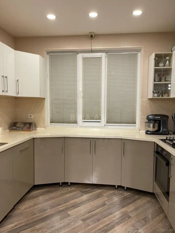 Kirayə verilir 3 otaqlı mənzil 101 m²