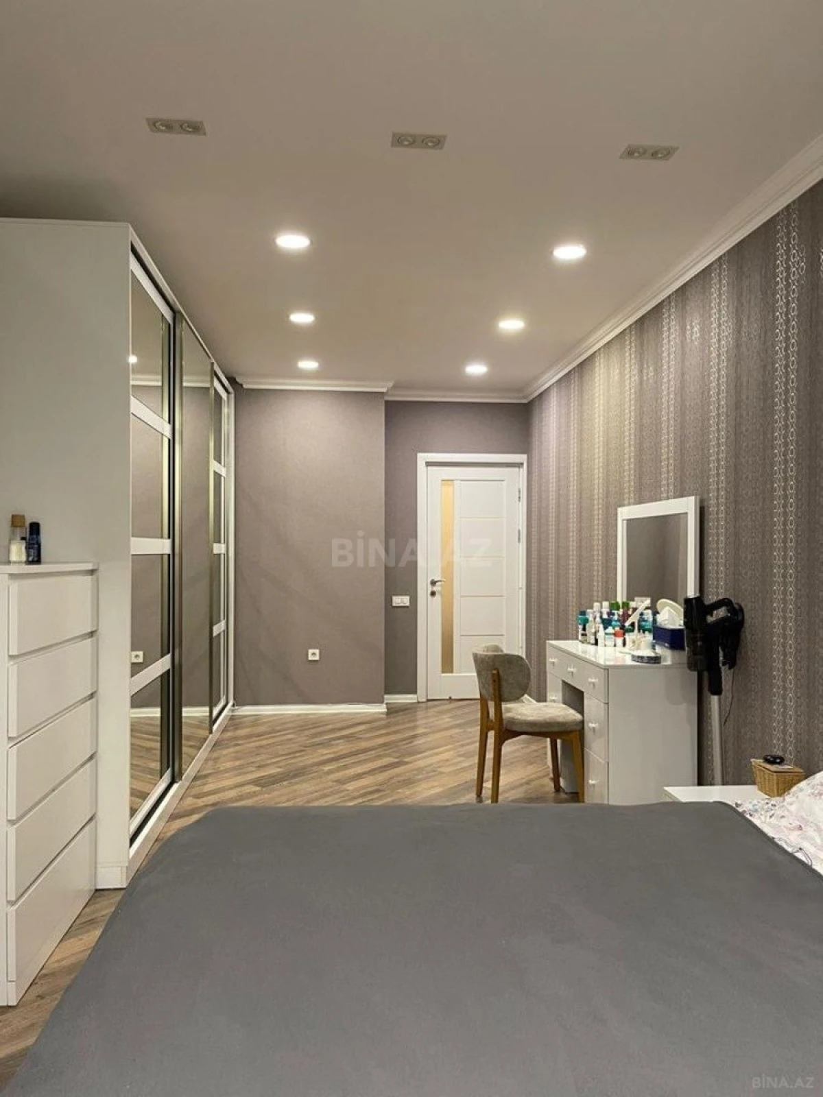 Kirayə verilir 3 otaqlı mənzil 101 m²