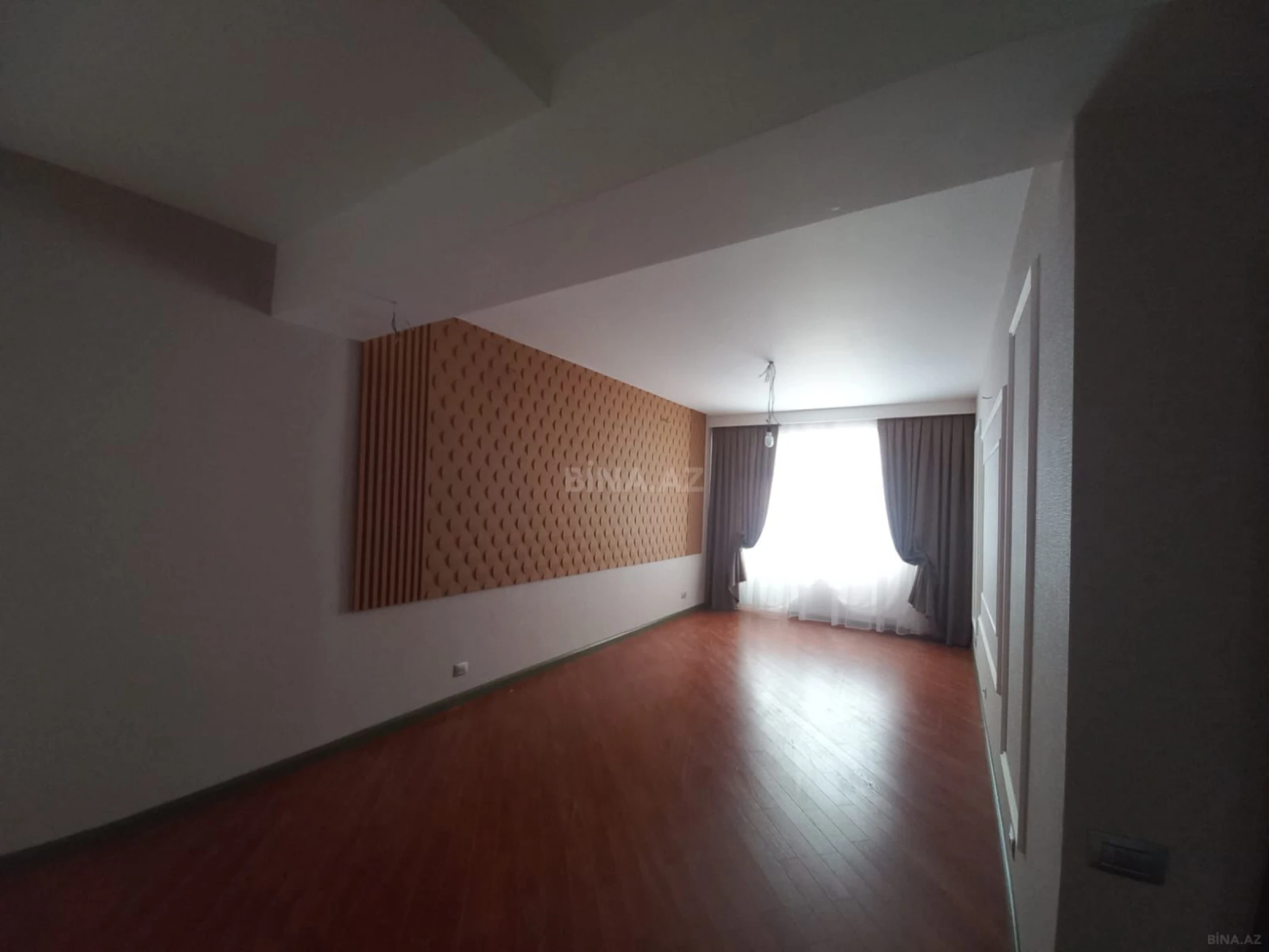 Satılır 3 otaqlı mənzil 128 m²