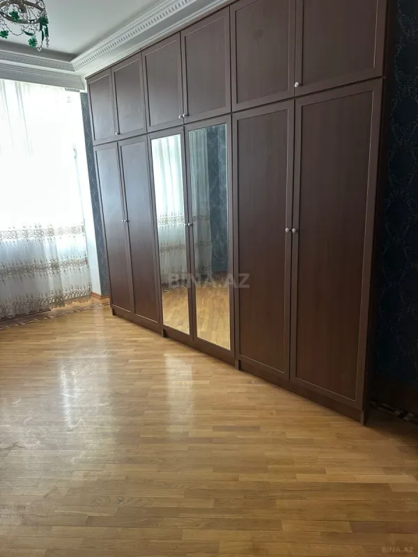 Kirayə verilir 4 otaqlı mənzil 230 m²