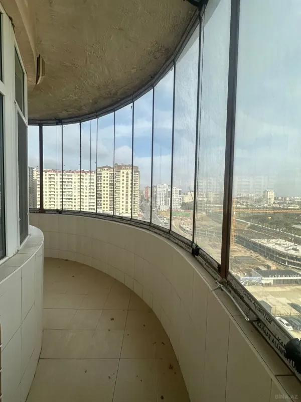 Kirayə verilir 4 otaqlı mənzil 230 m²