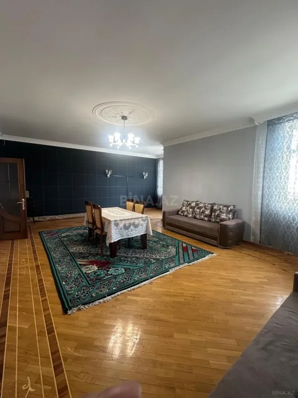 Kirayə verilir 4 otaqlı mənzil 230 m²