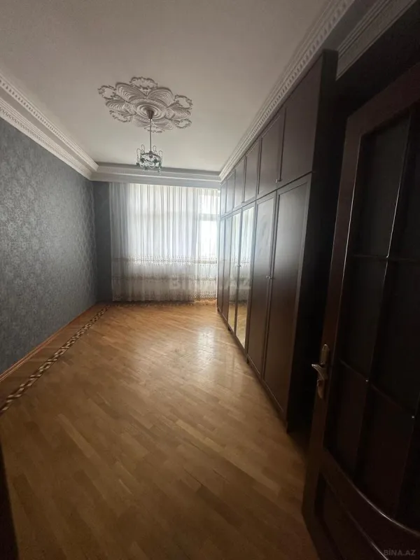 Kirayə verilir 4 otaqlı mənzil 230 m²