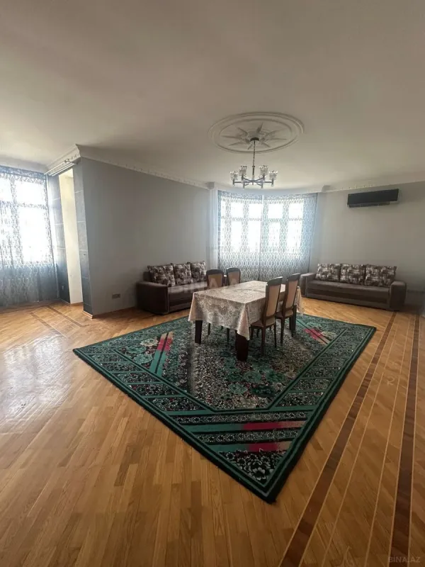 Kirayə verilir 4 otaqlı mənzil 230 m²