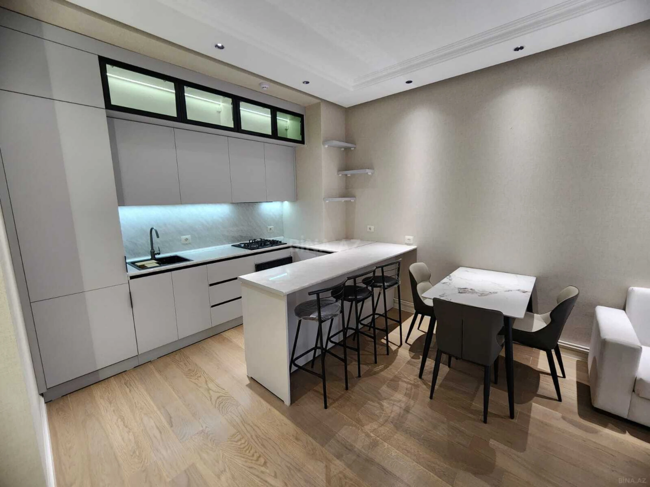 Kirayə verilir 2 otaqlı mənzil 58 m²