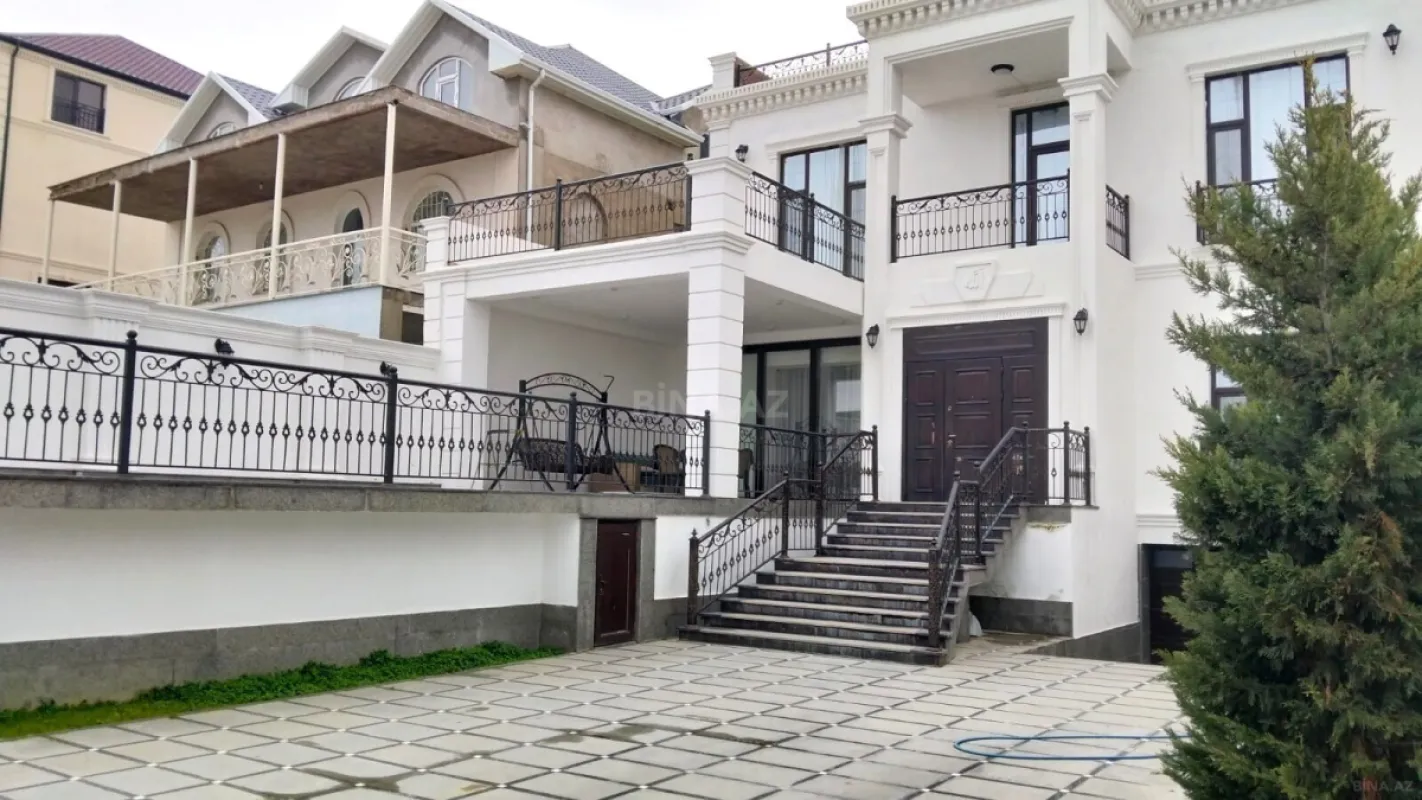 Satılır 7 otaqlı həyət evi 550 m²