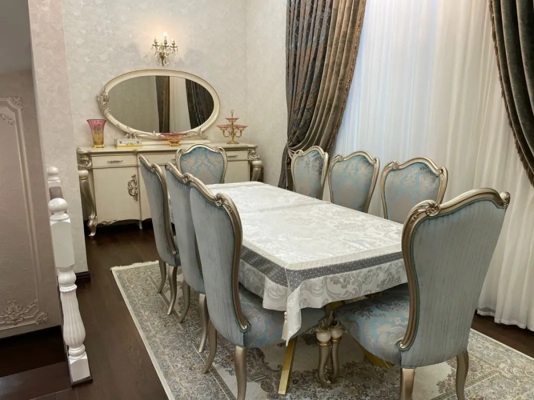 Satılır 7 otaqlı həyət evi 550 m²