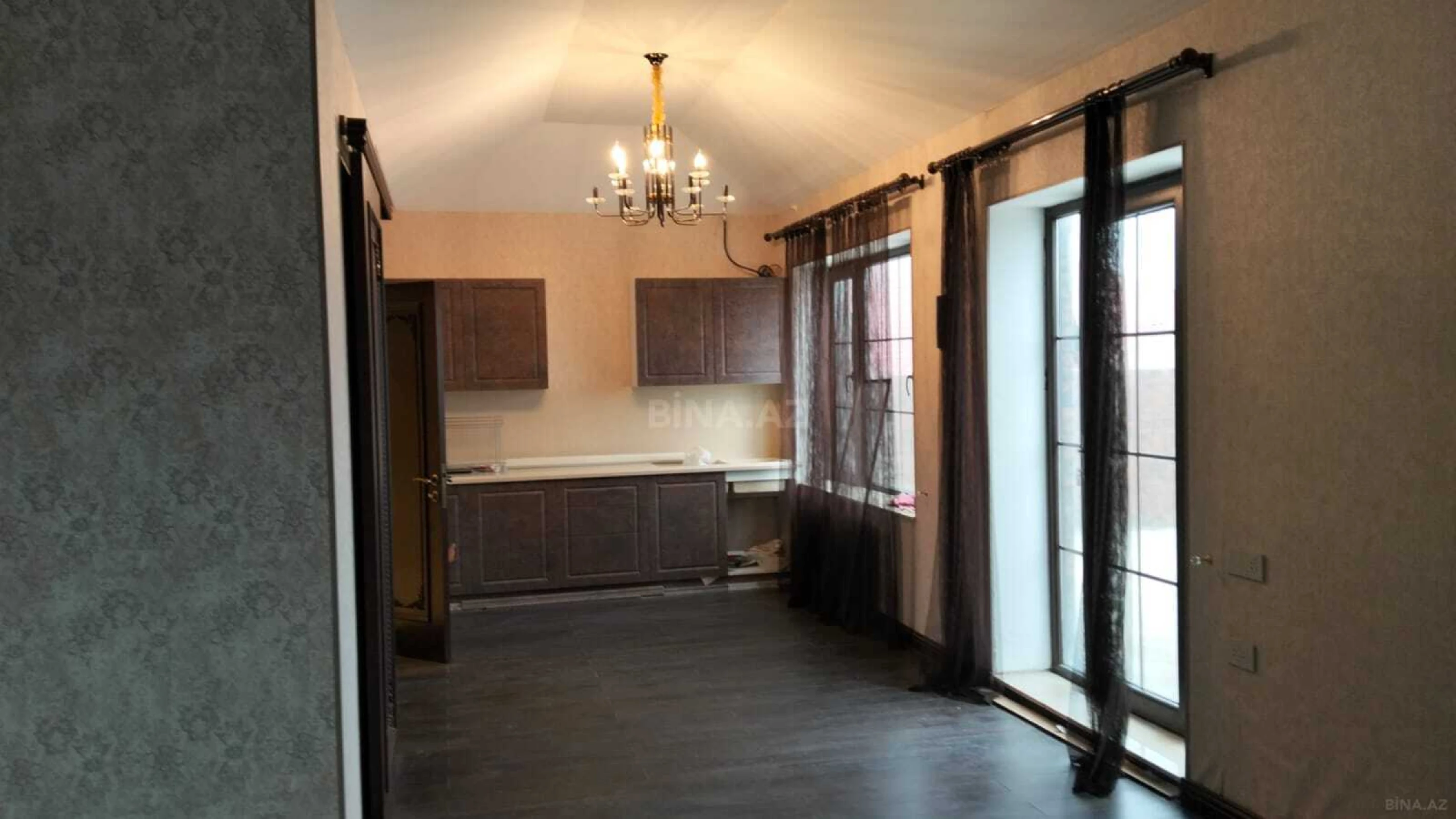 Satılır 7 otaqlı həyət evi 550 m²