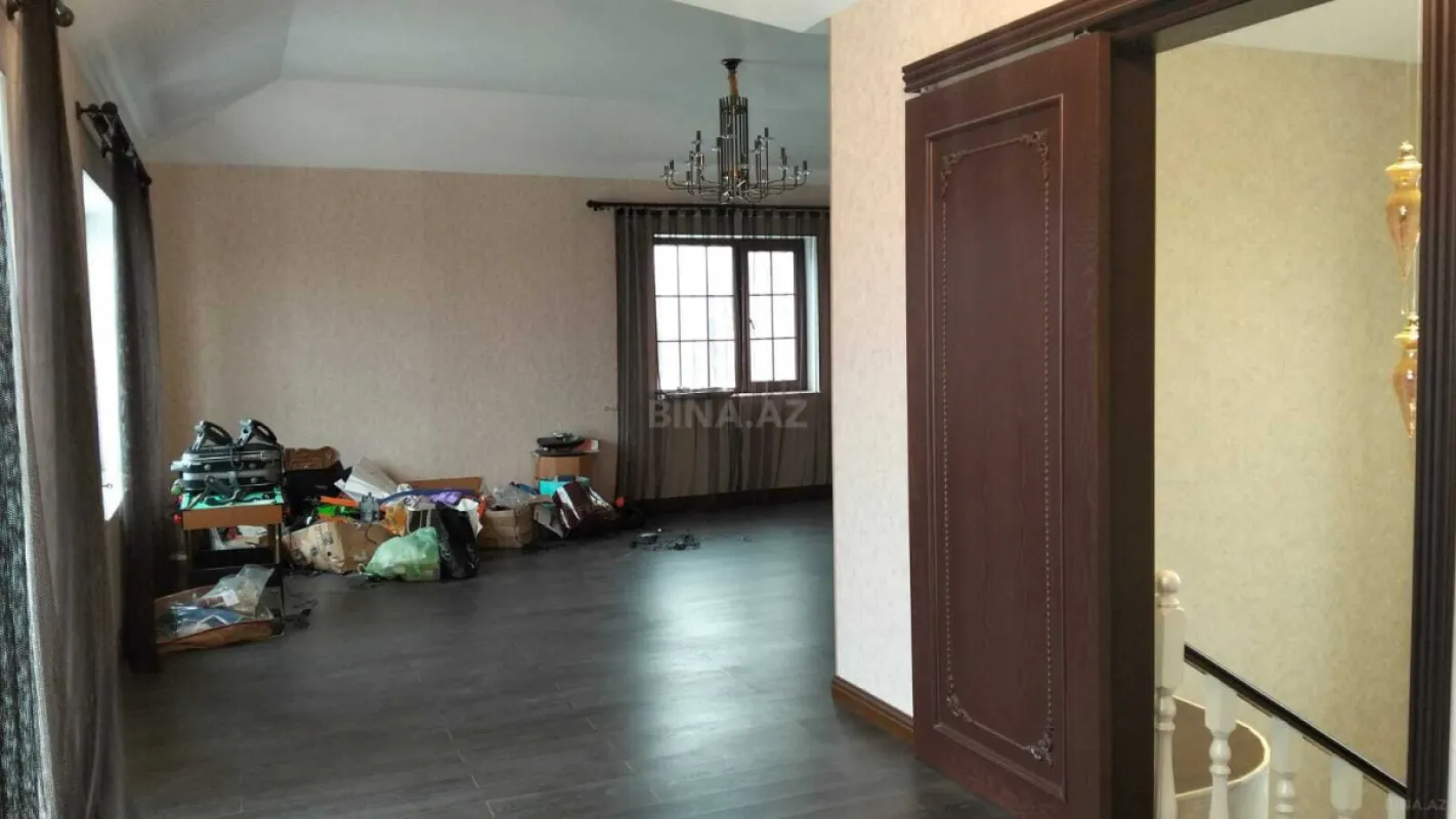 Satılır 7 otaqlı həyət evi 550 m²