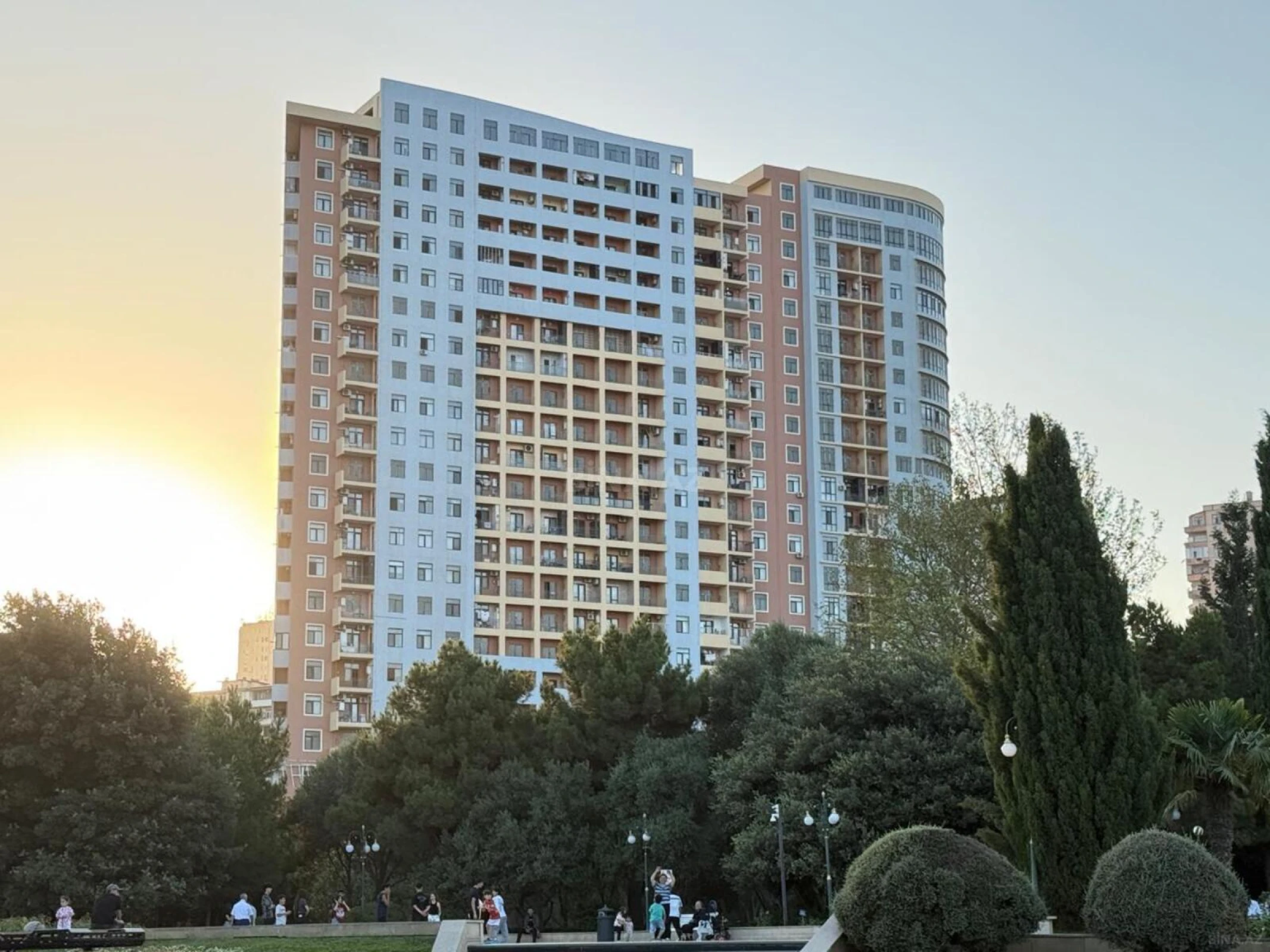 Satılır 1 otaqlı mənzil 60.7 m²