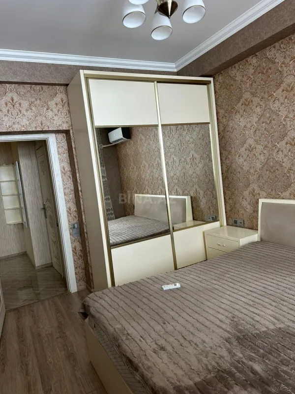 Kirayə verilir 2 otaqlı mənzil 61 m²