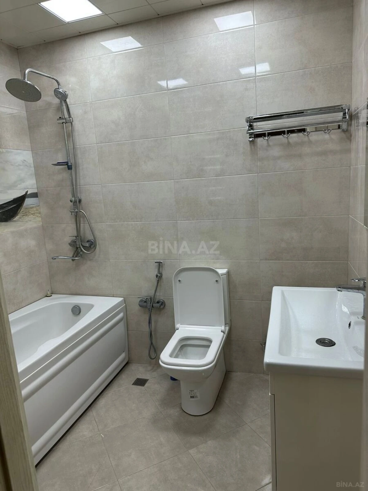 Kirayə verilir 2 otaqlı mənzil 61 m²