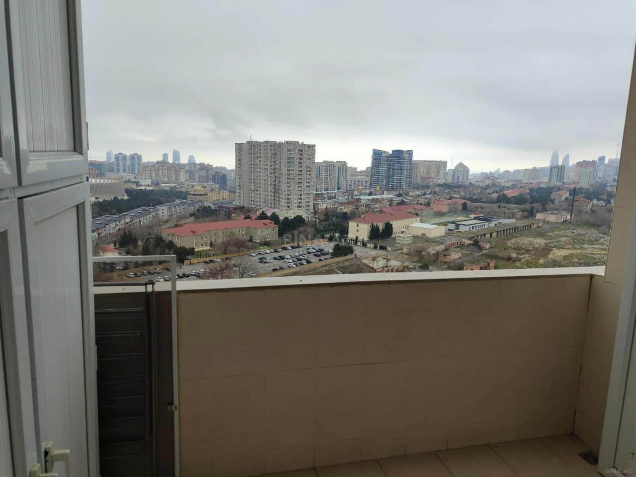 Satılır 3 otaqlı mənzil 125 m²