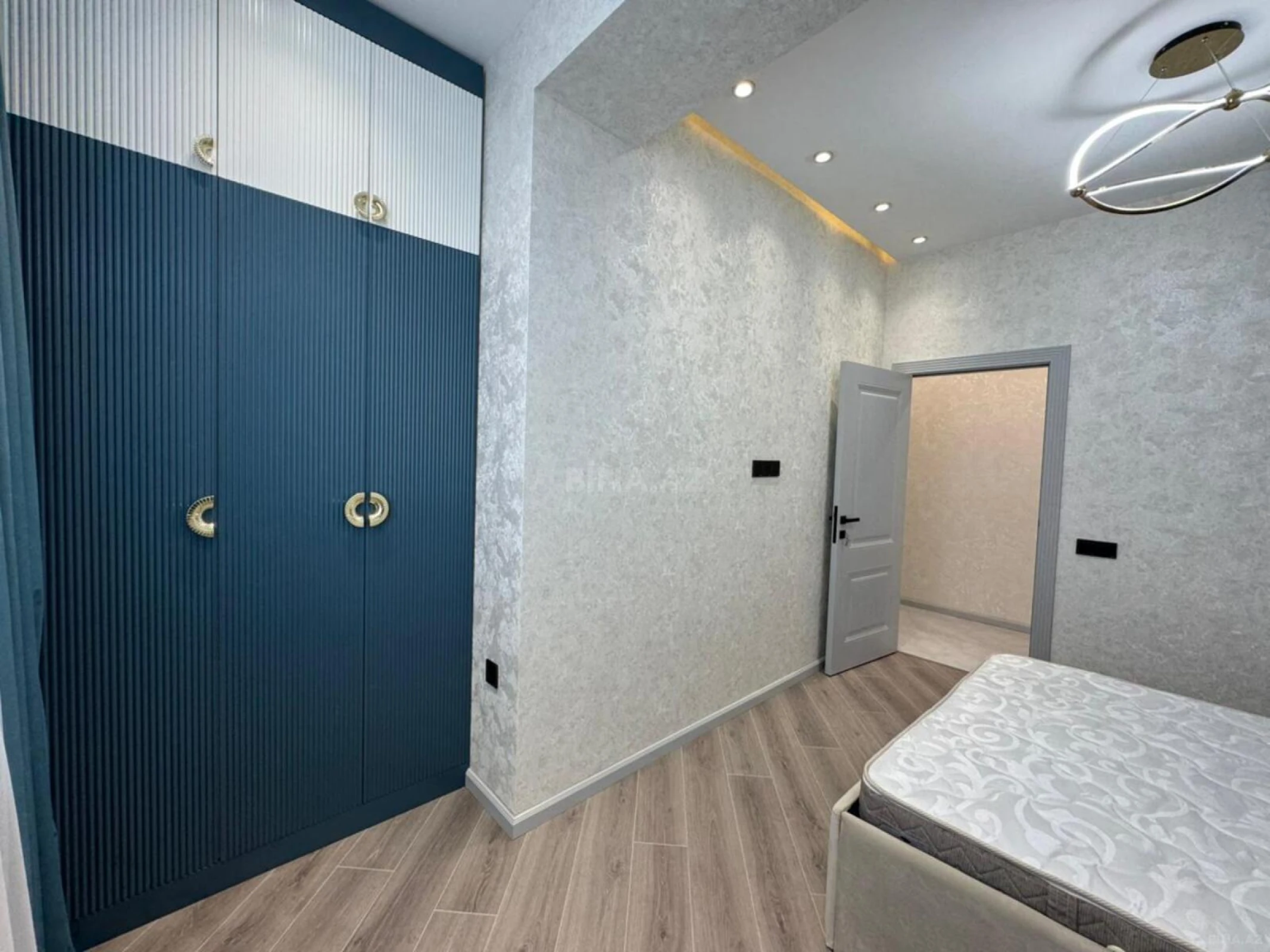 Satılır 2 otaqlı mənzil 83 m²