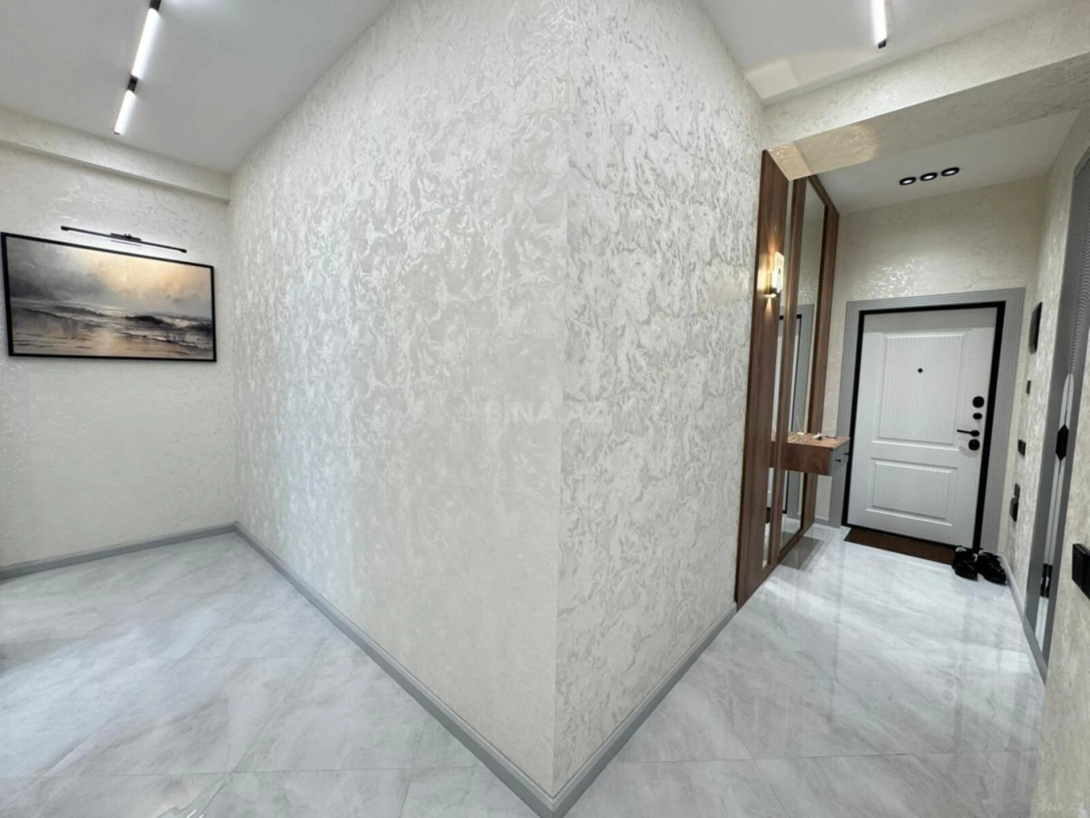 Satılır 2 otaqlı mənzil 83 m²