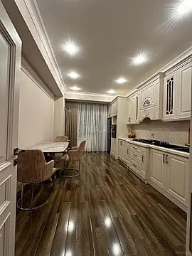 Satılır 3 otaqlı mənzil 137 m²