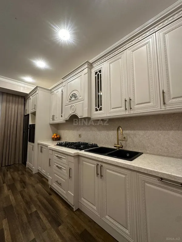 Satılır 3 otaqlı mənzil 137 m²