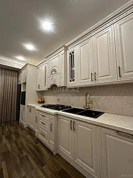 Satılır 3 otaqlı mənzil 137 m²