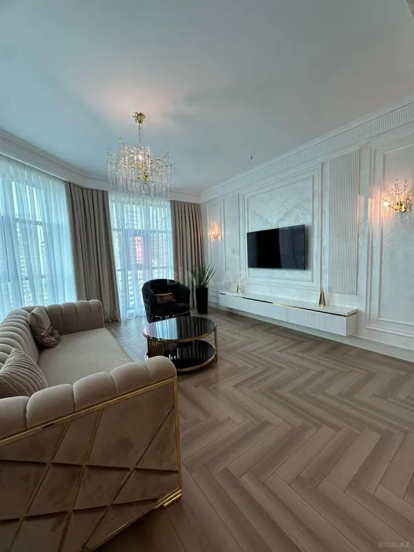 Satılır 3 otaqlı mənzil 137 m²