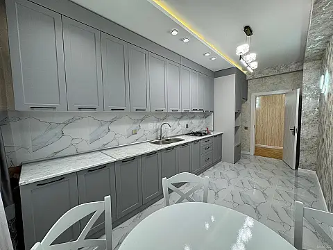 Satılır 2 otaqlı mənzil 88 m²
