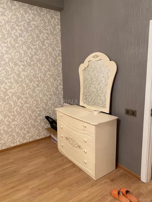 Kirayə verilir 2 otaqlı mənzil 80 m²