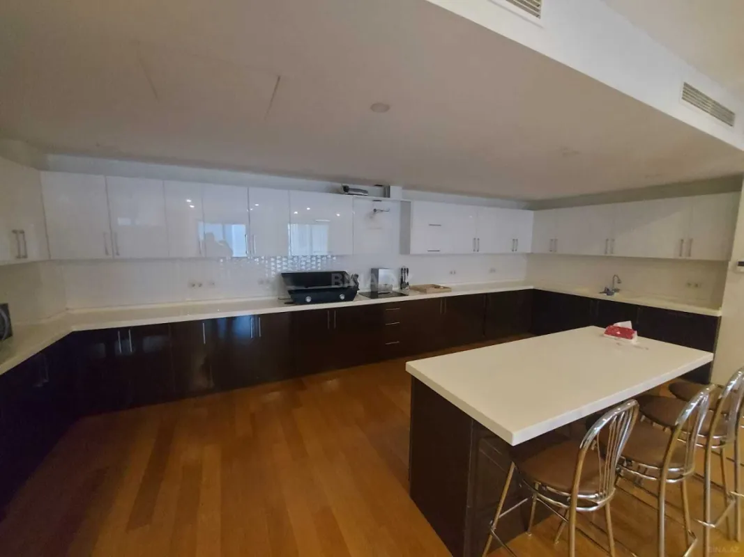 Kirayə verilir 4 otaqlı mənzil 220 m²